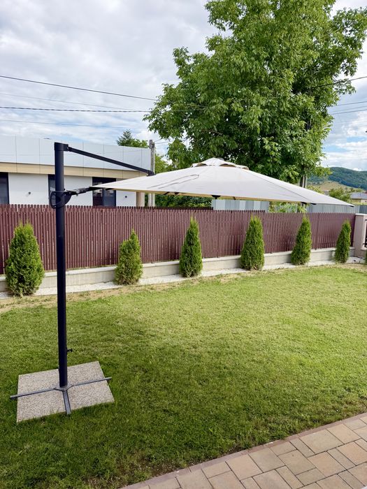 Umbrelă terasă suspendată  Ø 300 cm, ecru + 4 dale beton