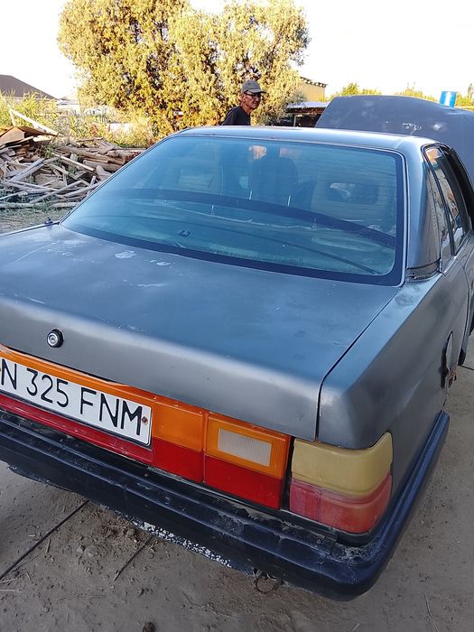 Ауди 100 сатылады