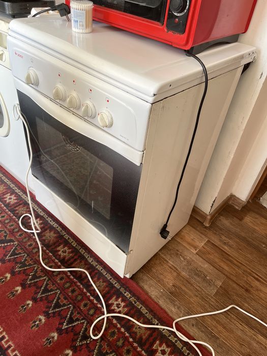 Продам газовую плиту