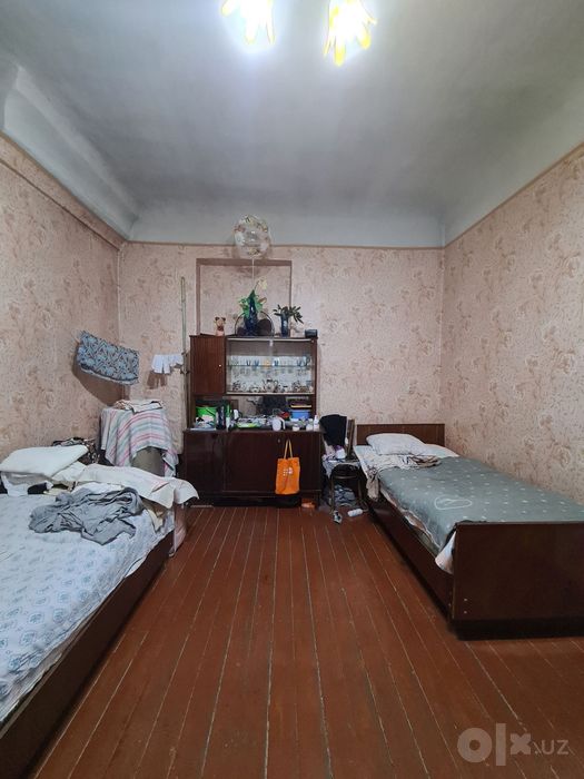 Продается 2х комнатная квартира бывшая общага 2этаж в 2х этажах.узбуму