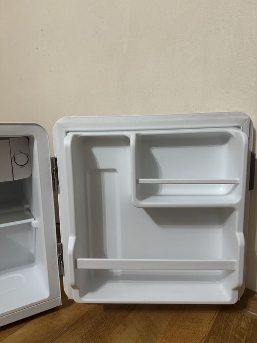 Продаю компактный холодильник AVA