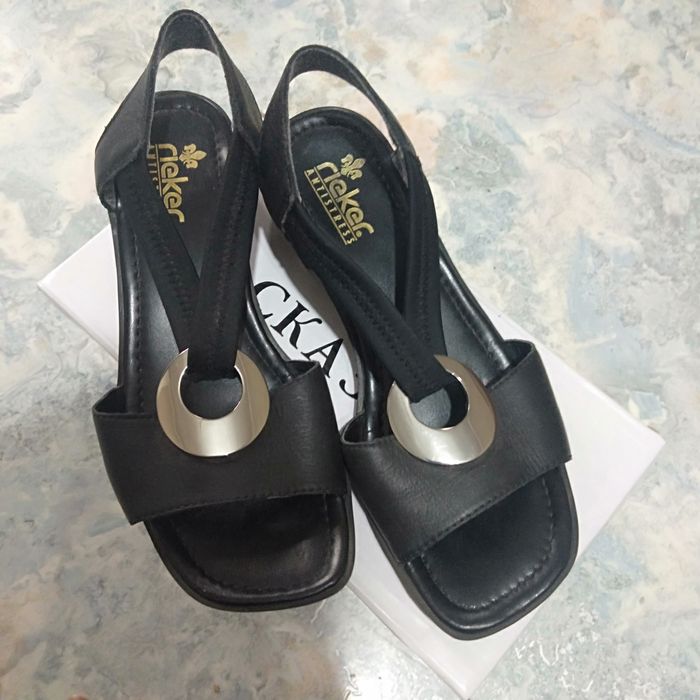 Продам босаножки