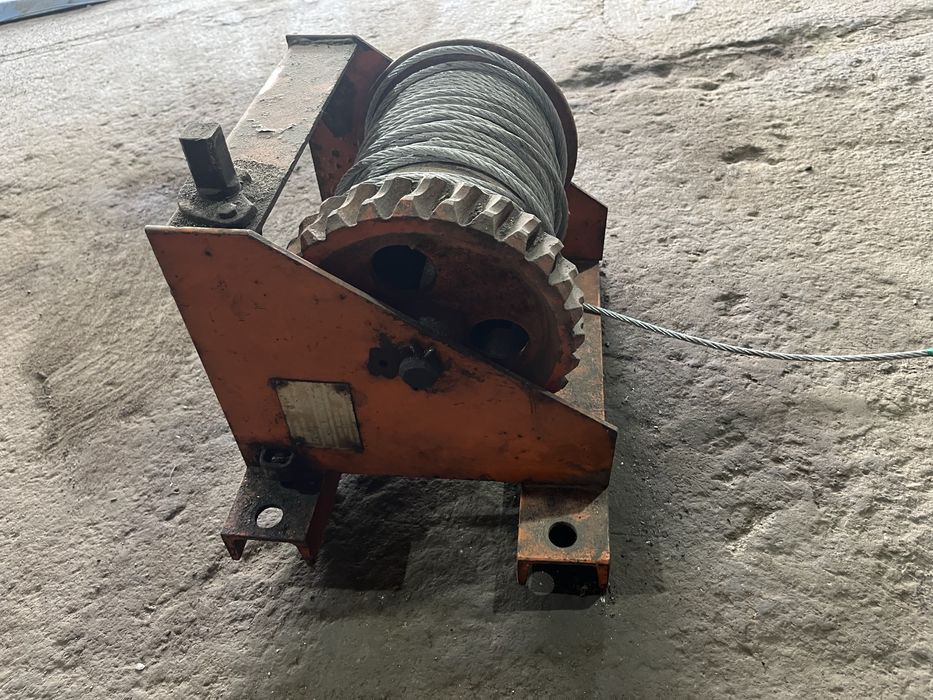 Продам Лебедку.