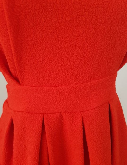 Rochita rosie cu spatele gol, marimexS/S