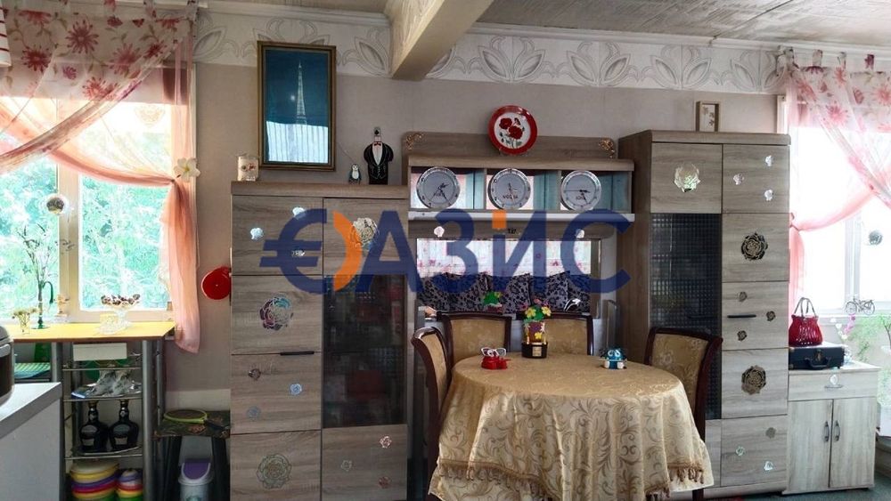 Двуетажна къща с парцел от 870 кв м В С. Вресово, Общ. Руен, обл.