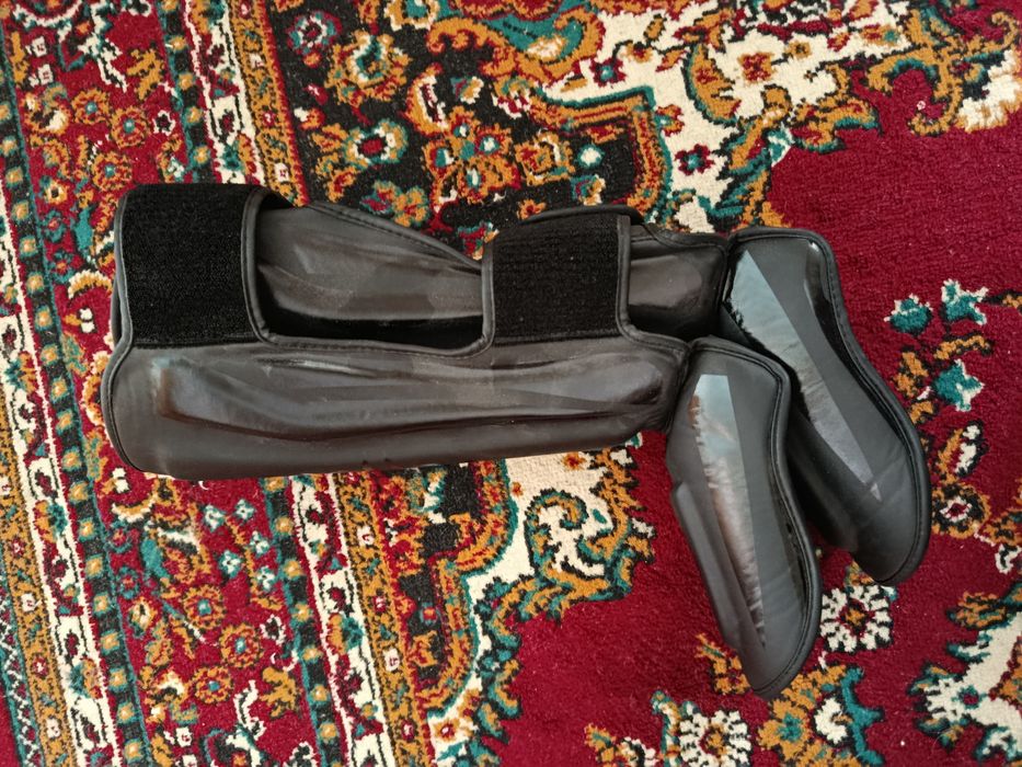 Продаются защитные щитки (футы) для единоборств.