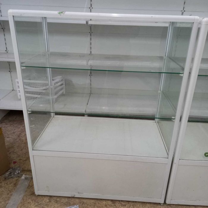 Продам торговое оборудование, стеклянная витрина
