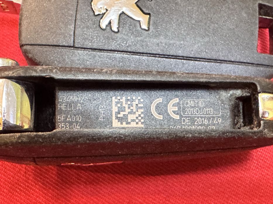 Ключ Peugeot оригинален с 3бутона 208/308/508