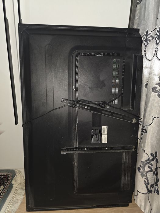 Телевизор Haier.