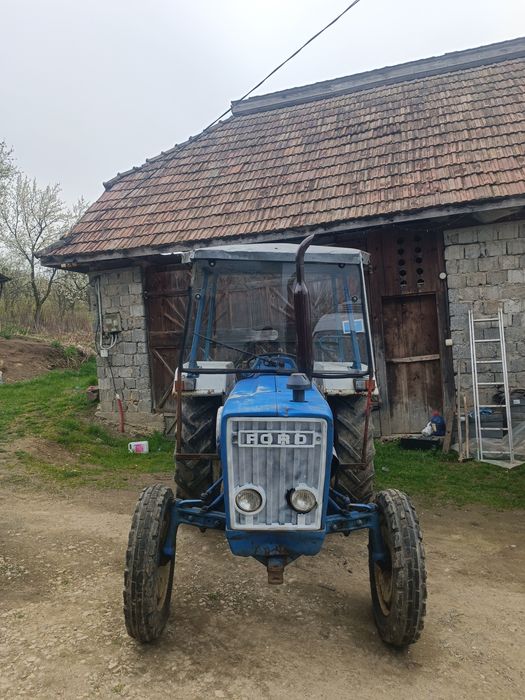 Vând tractor in stare foarte buna de funcționare .