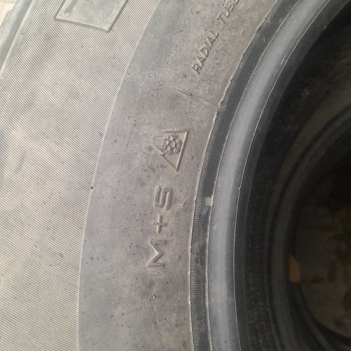 Продам зимние резины на джип