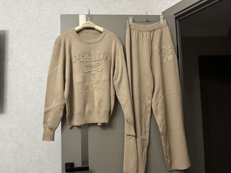 Костюм женский