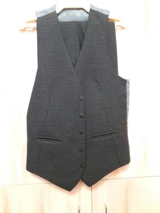 Продам костюм-тройка.