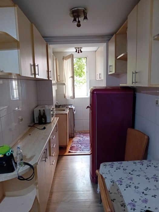 Închiriez apartament 3camere