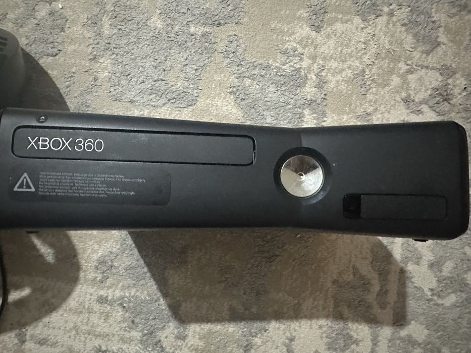 Xbox 360 S + 2 джойстика + руль и педали