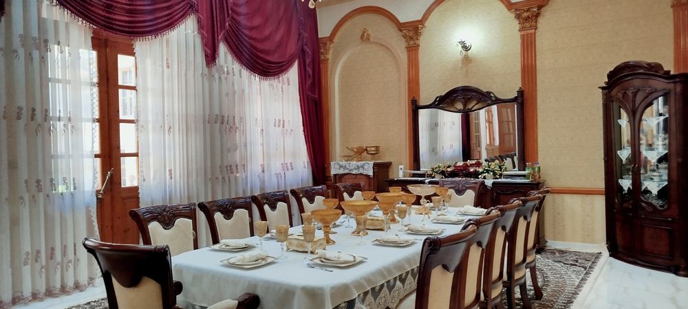 Uy uborka qilamiz. Har yakshanbada. 300 mingdan 2 kishi ishlimiz