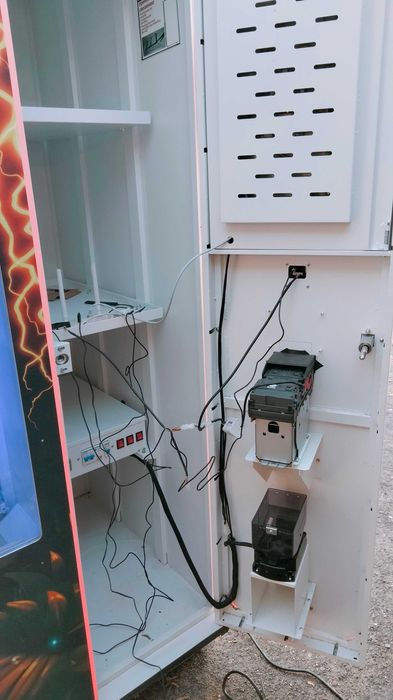 Продам Вендинговый аппарат для продажи напитков