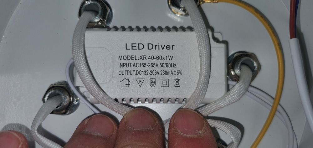 модерен LED полилей