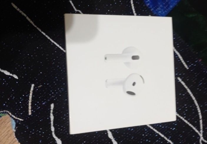 Продам Airpods 4 без обмена и торга!
для тех кто потерял кейс,