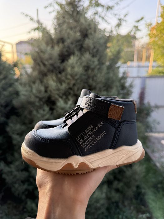 Продам детскую обувь