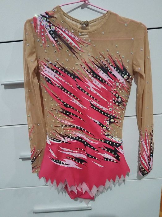 Трико по художествена гимнастика