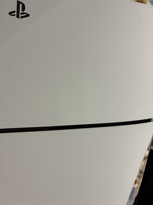 Playstation 5 Slim 1 TB + гаранция+ 2 игри подарък като нов(лично пр.)