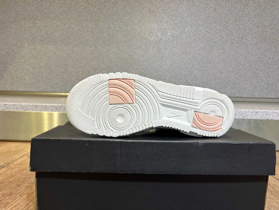 ОРИГИНАЛНИ *** Nike Air Force 1 Low Pixel / Stone Bone Summit White