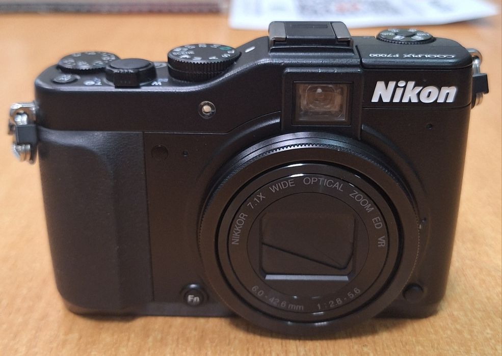 Nikon COOLPIX P7000  (бсолютно как новый, VR-стаб, 10.0 пикс))