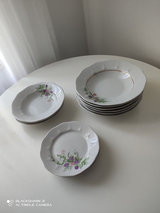 Набор тарелок фарфоровых