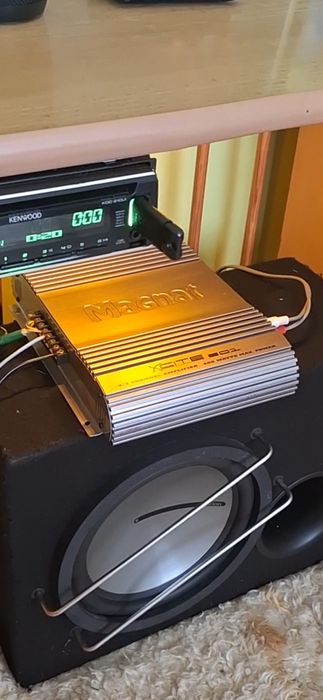 Продавам бас каса Clarion