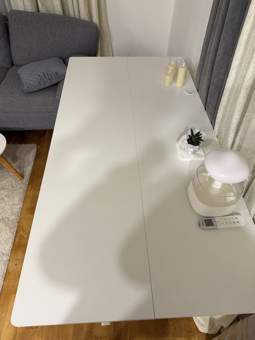 Компютърна маса с опция за настройване на височина