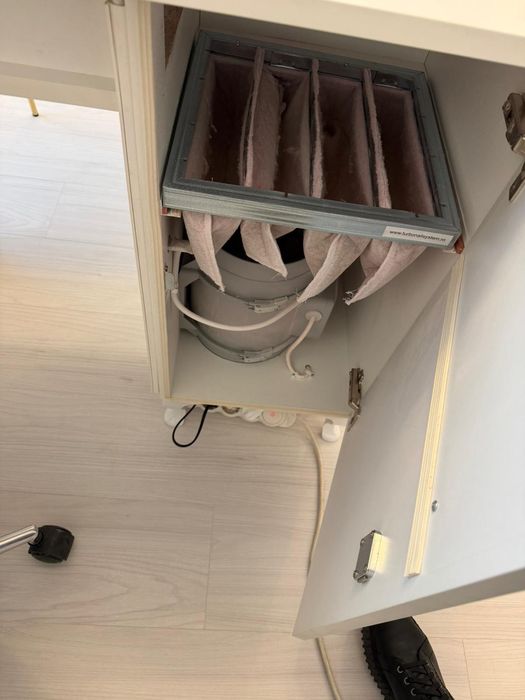 Vand masa de manichiura Turbo Nails System cu aspirator incorporat