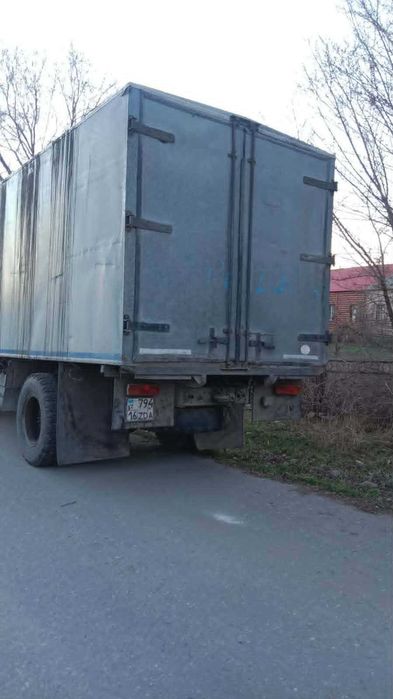продам три зила два  самосвала и будку