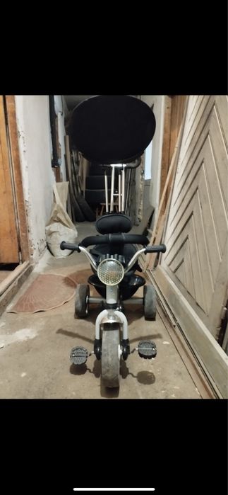 Продавам детска триколка с педали