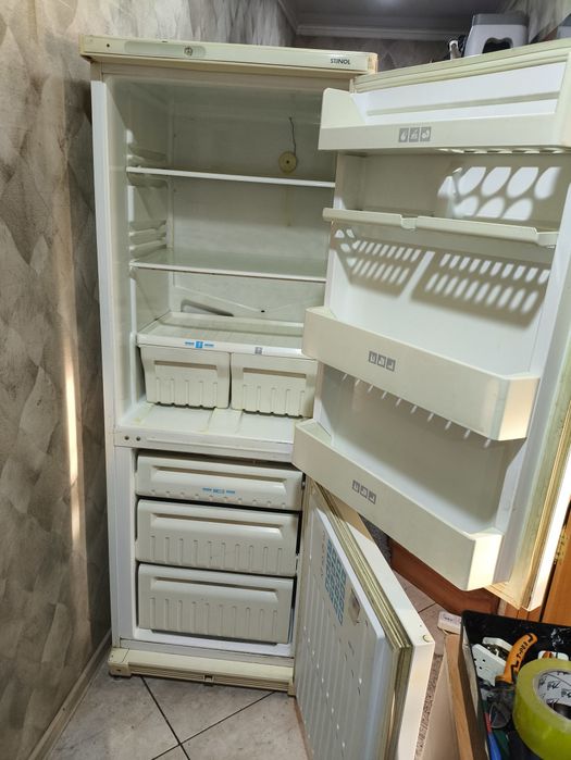 Холодильник высота 1, 7м