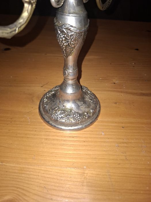 Продавам свещник с пед поставки