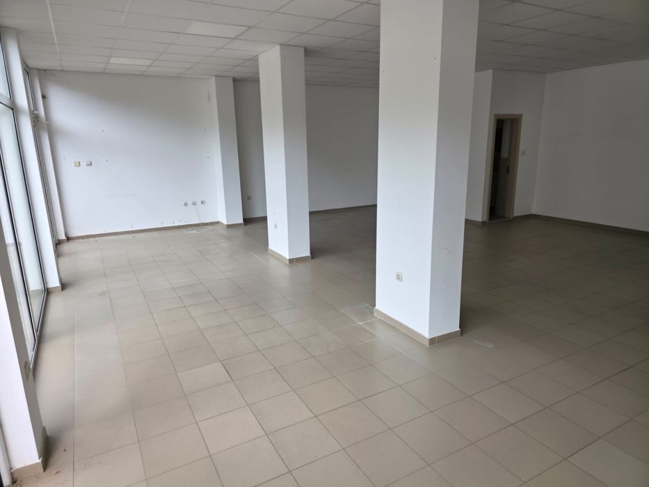 Дава се под наем Магазин в Стара Загора, Била - 1100 кв.м за 598.23 € - Снимка #1