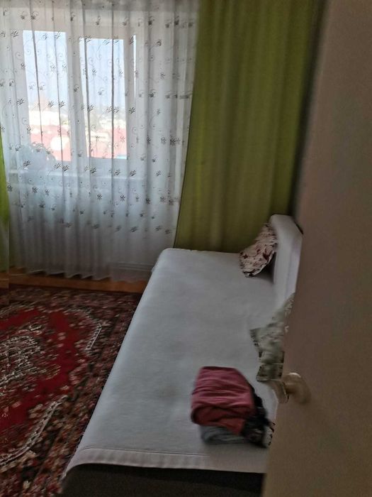 Apartament cu 3 camere  Frumoasa decomandat