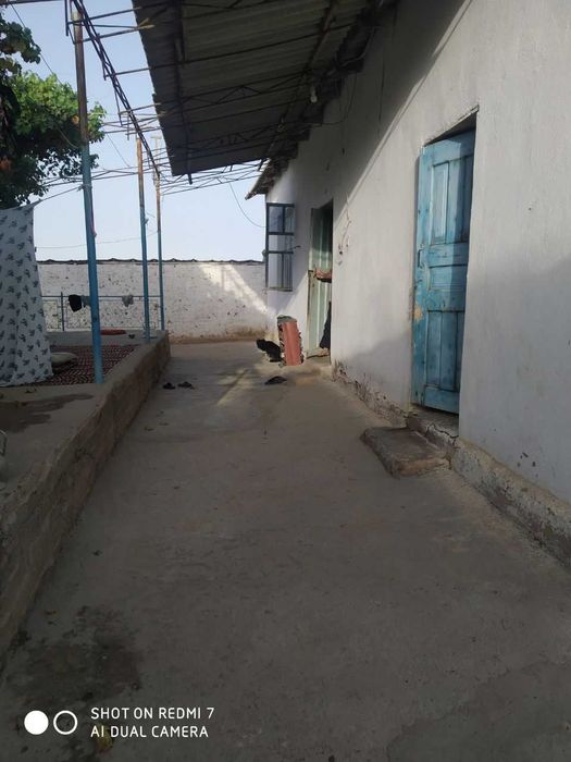 Сабзипоя махалласида Уй сотилади яшаб турган уй