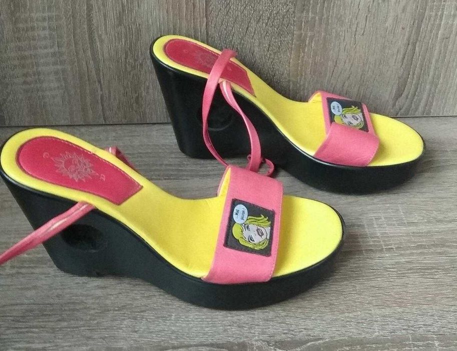 Продам босоножки женские