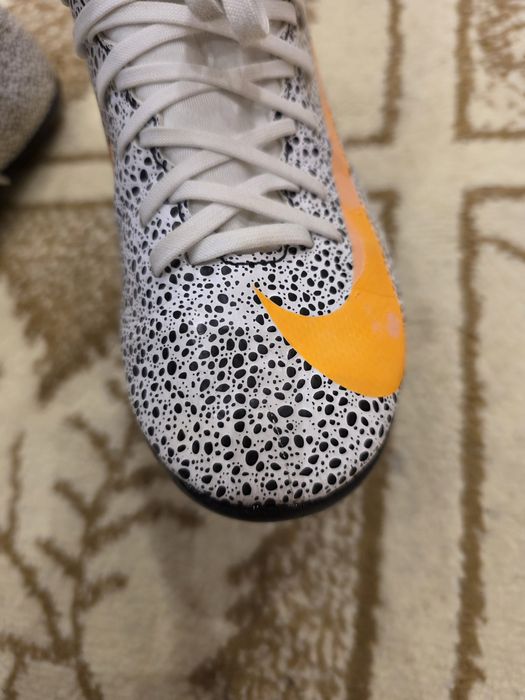 Ghete de sport Nike ( băieți), mărimea 32