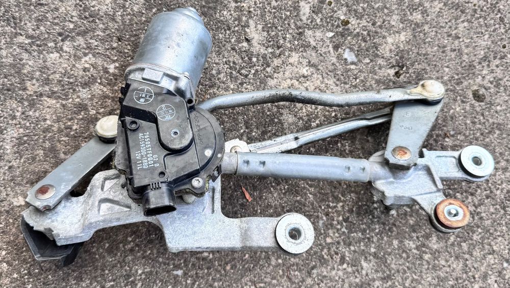 Продавам механизъм с моторче за предни чистачки – Honda Jazz 2010