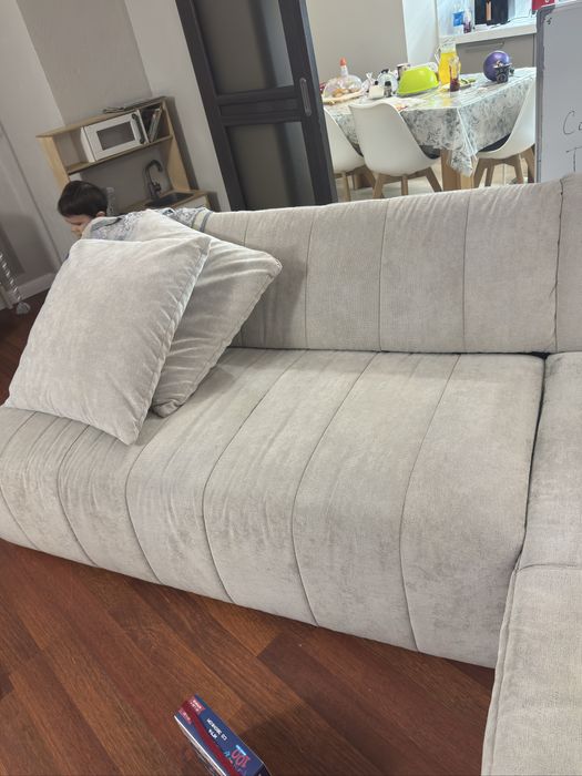 Угловой диван есть следы использования