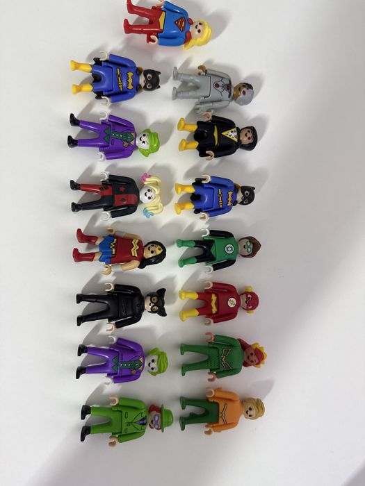 Продам Киндер DC фигурки