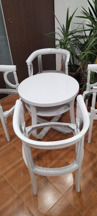 Mobilier stil  partial restaurat  culoare alba