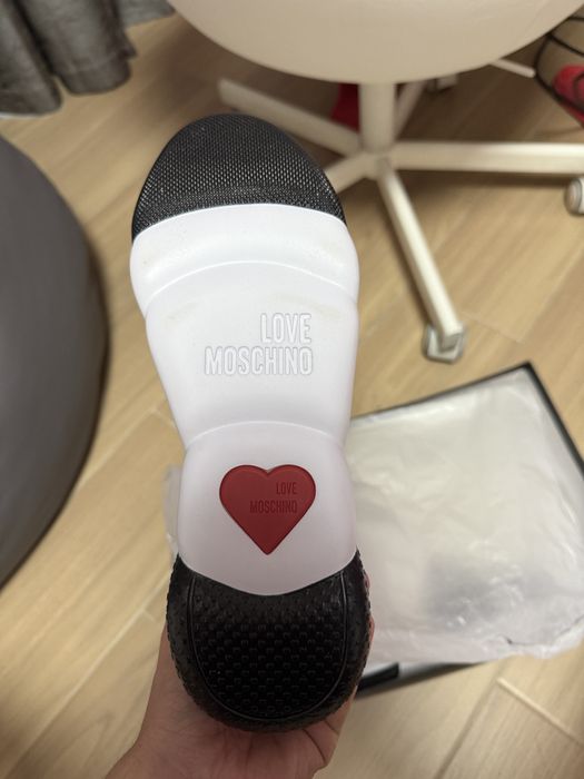 чисто нови, нито веднъж носени, обу