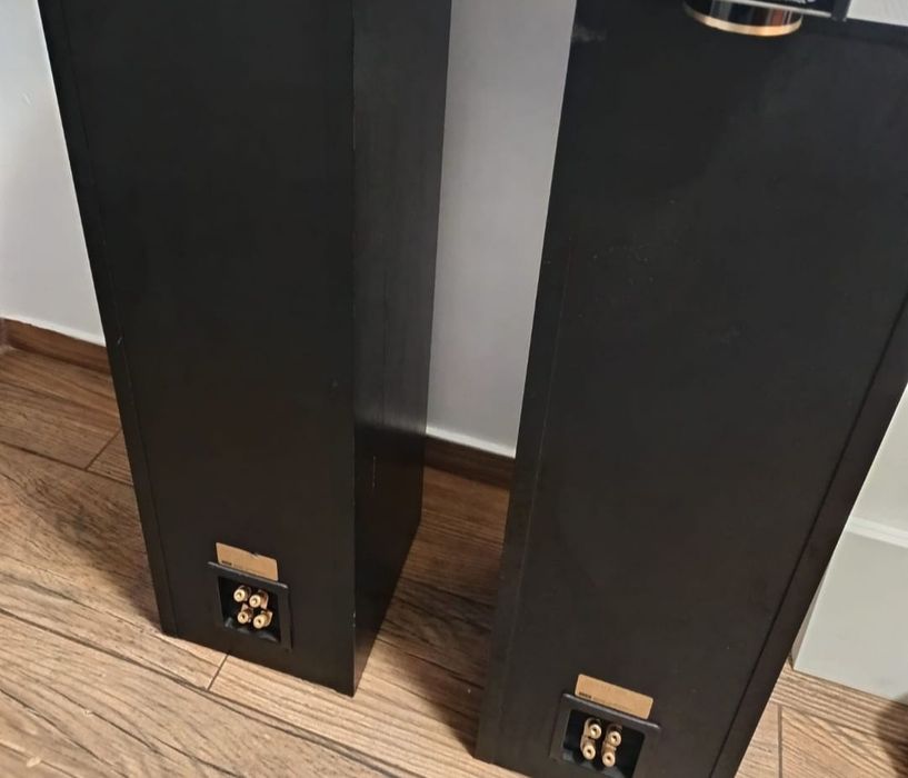 De vânzare Statie plus 4 boxe plus subwoofer și centru