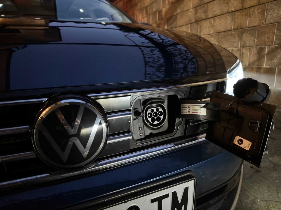 Volkswagen Passat GTE - LED, Keyless, Panorama, Digital Cockpit