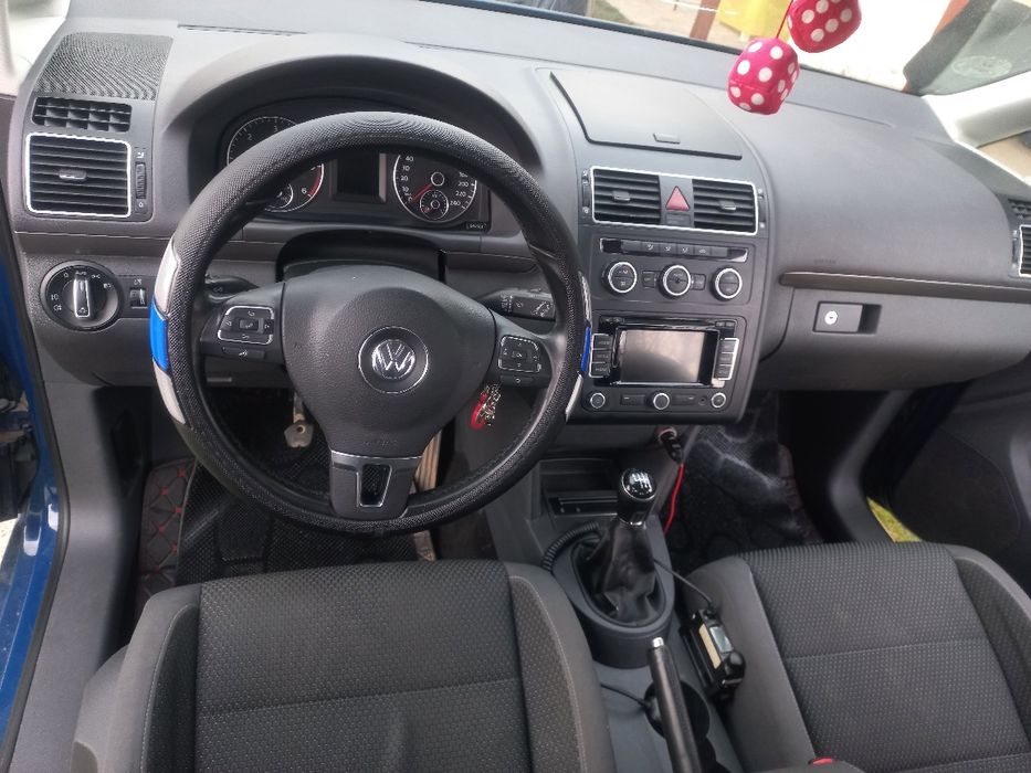 Vând Touran bluemotion 1.6 TDI