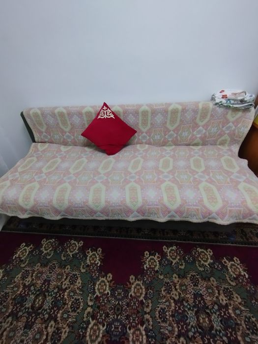 Диван салатного цвета